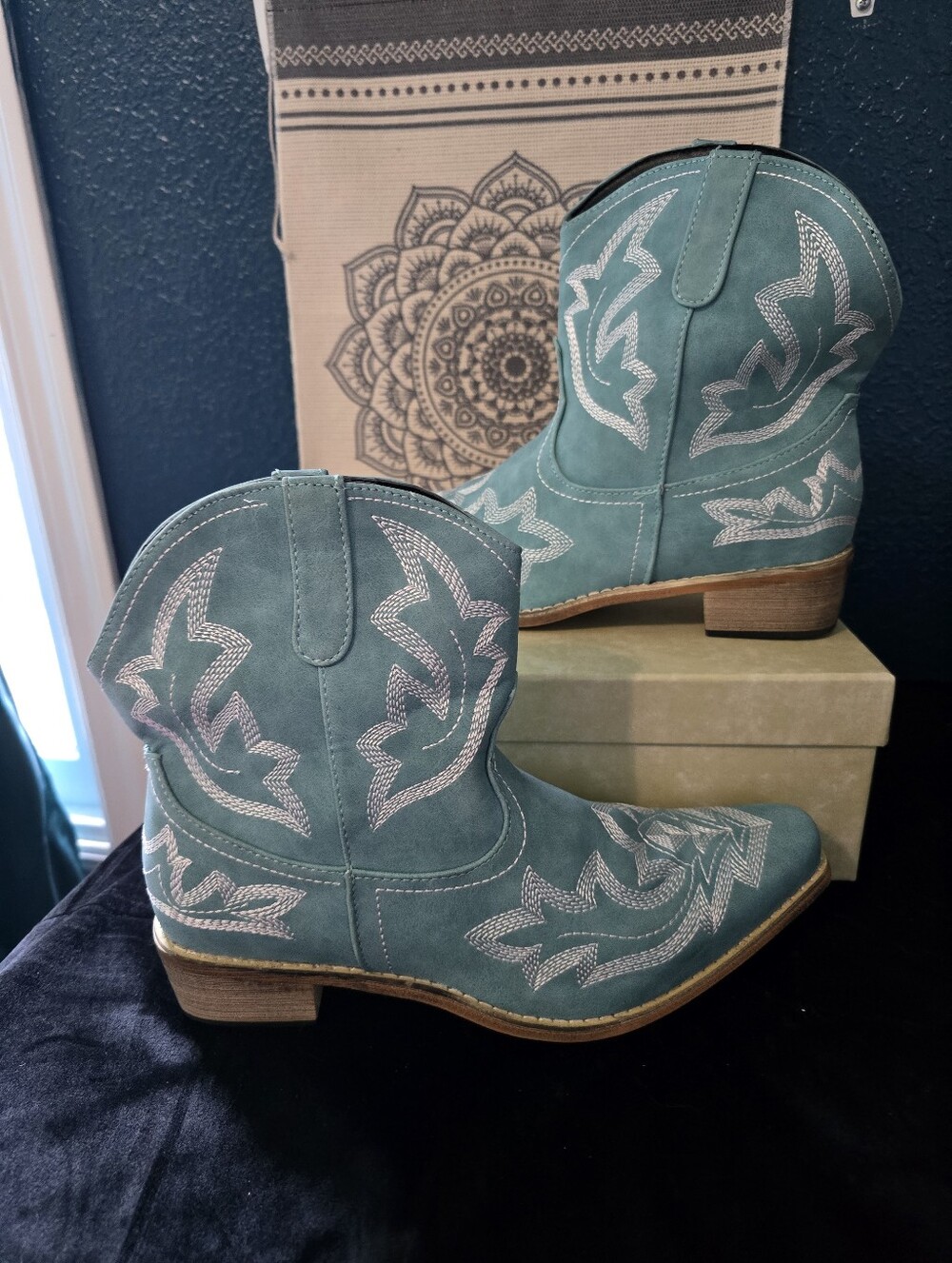 Turquoise Ankle Boots Embroidered Sz 45 / 12.5-13 - Picture 3 of 8